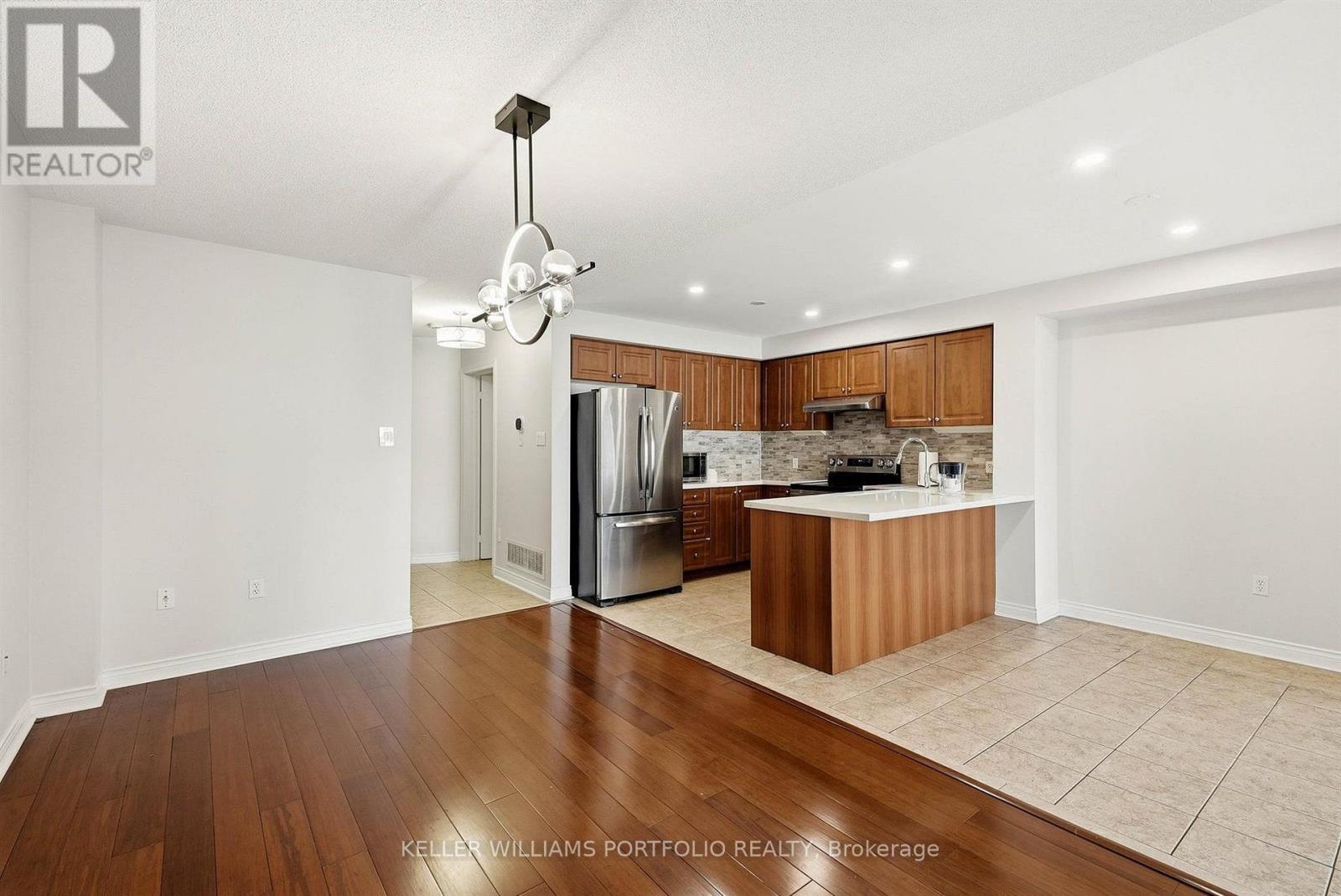8 Gateway Court, Whitby, ON photo 9