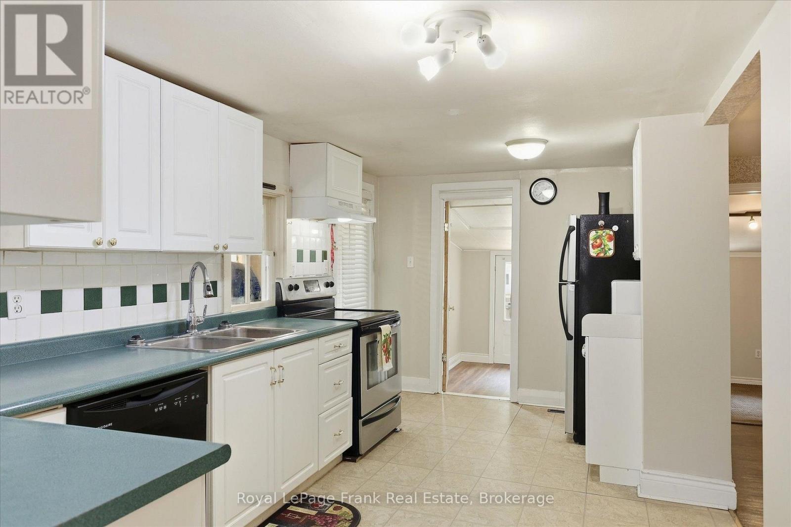 73 LINDSAY STREET N - 10