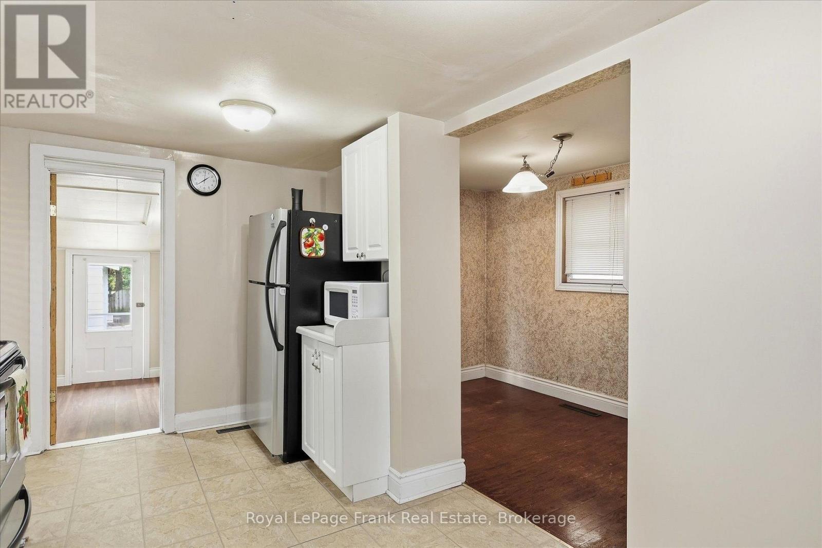 73 LINDSAY STREET N - 14