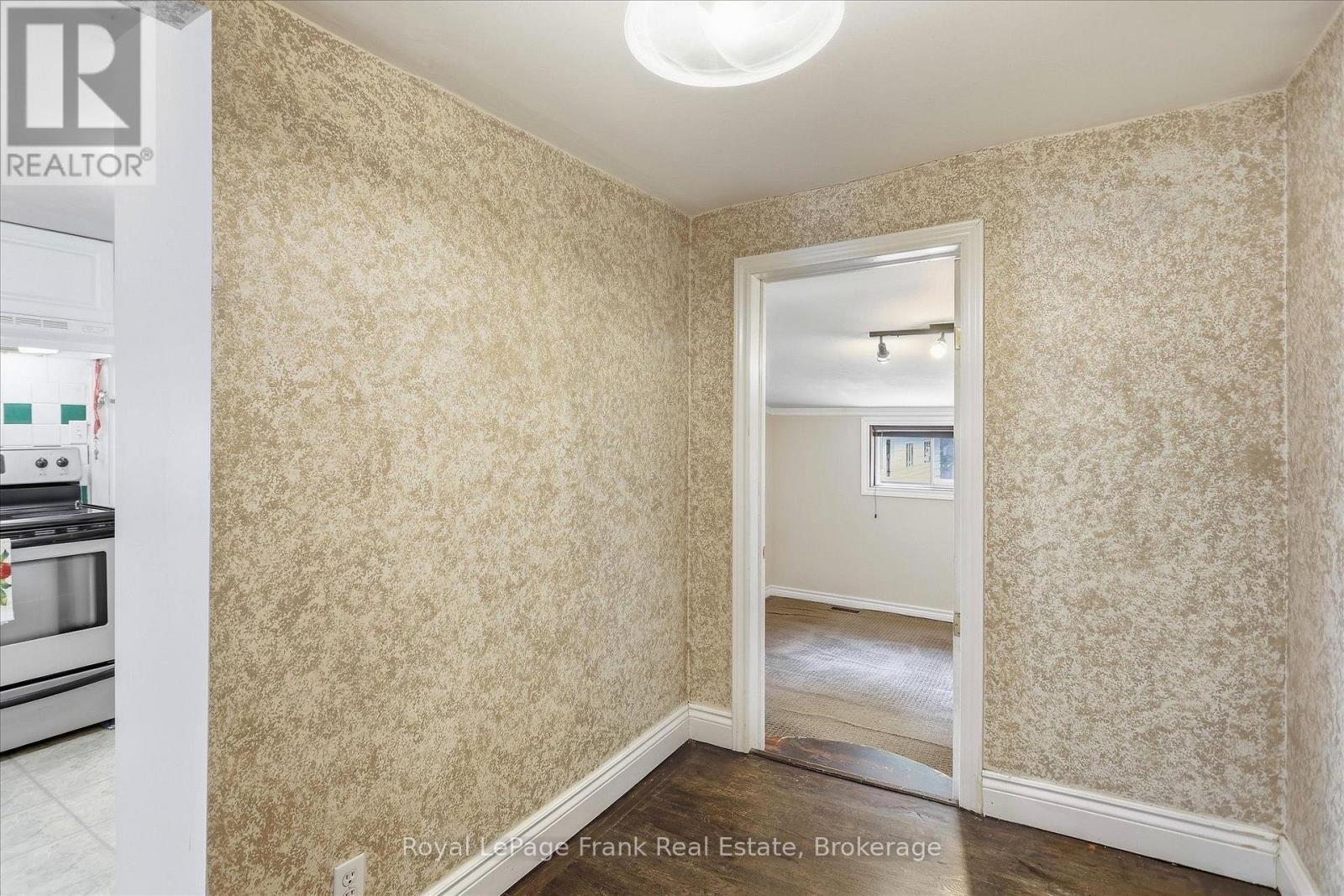 73 LINDSAY STREET N - Image 18