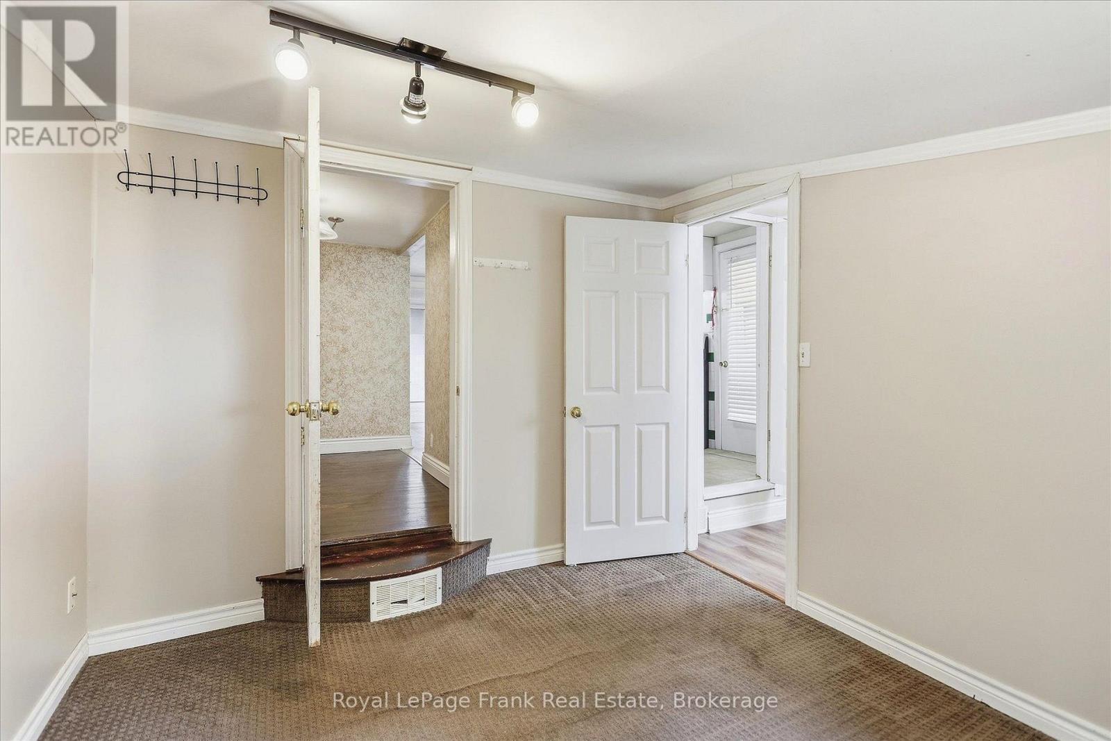 73 LINDSAY STREET N - 20
