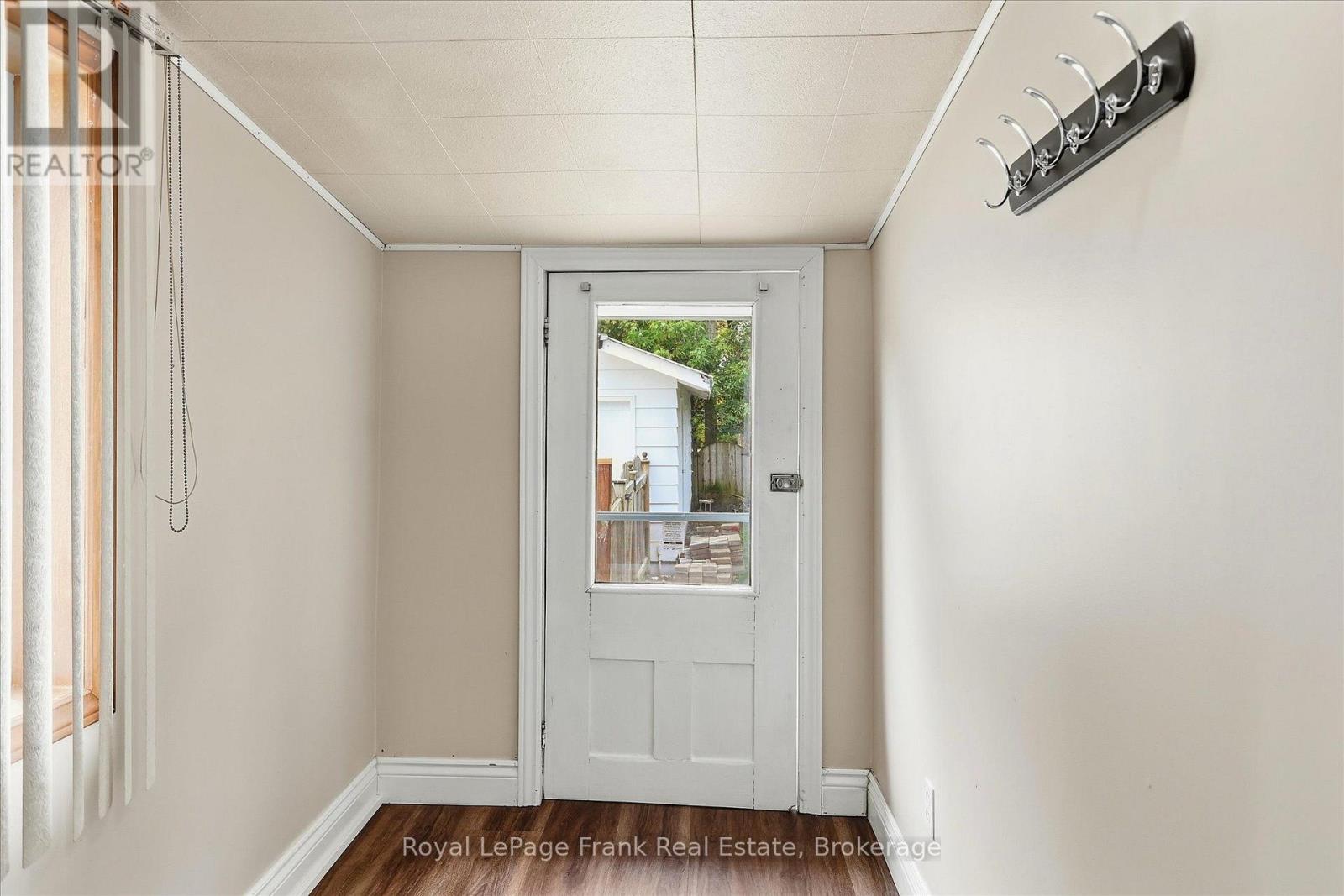 73 LINDSAY STREET N - Image 21