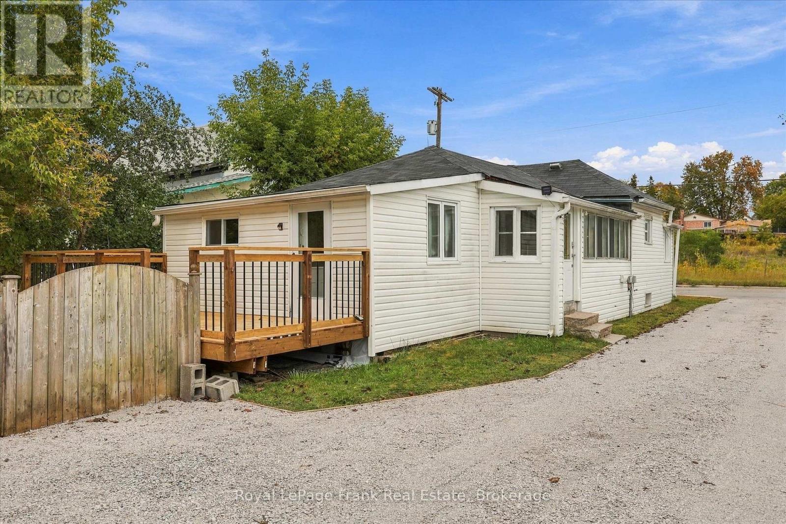 73 LINDSAY STREET N - 27