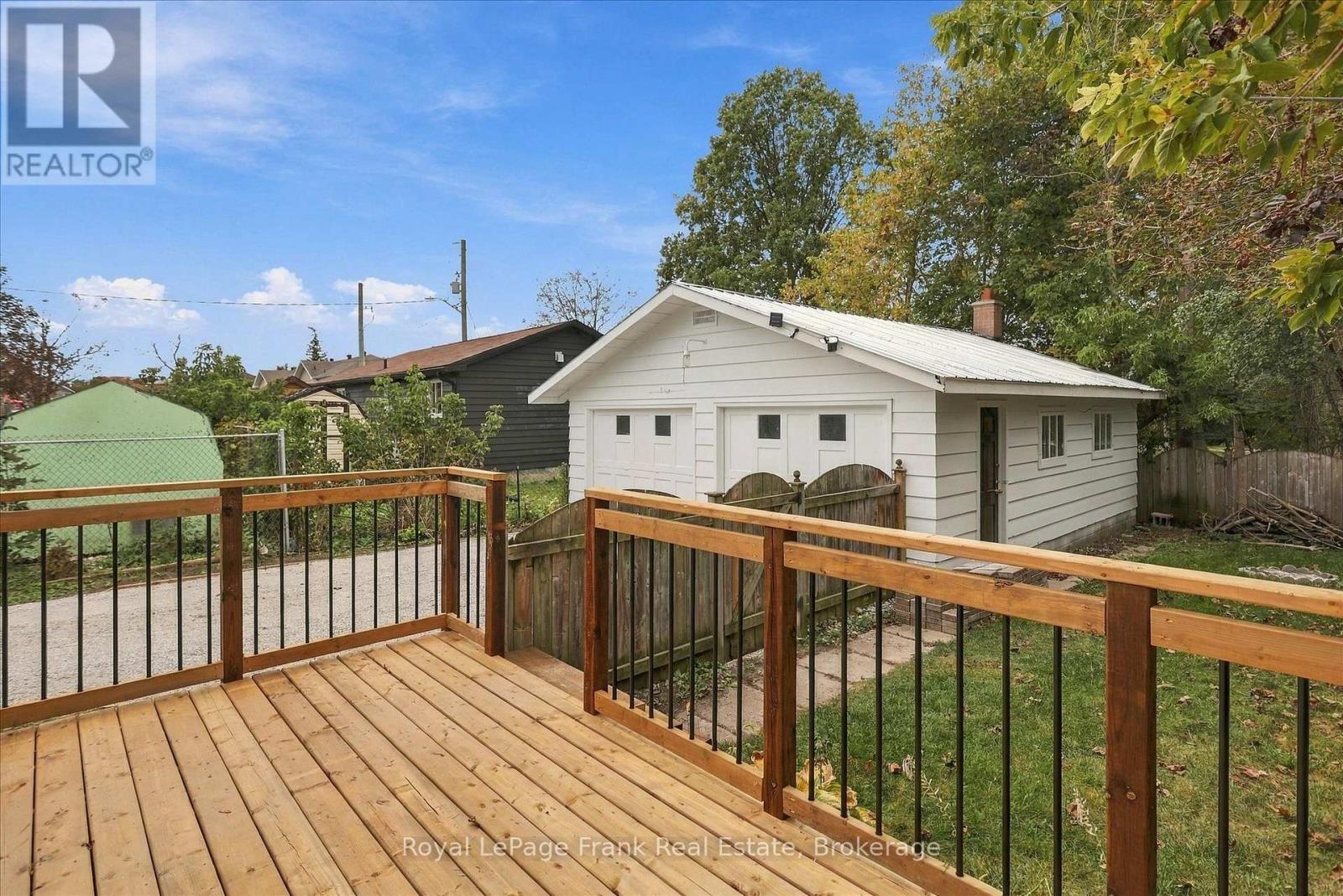 73 LINDSAY STREET N - Image 30