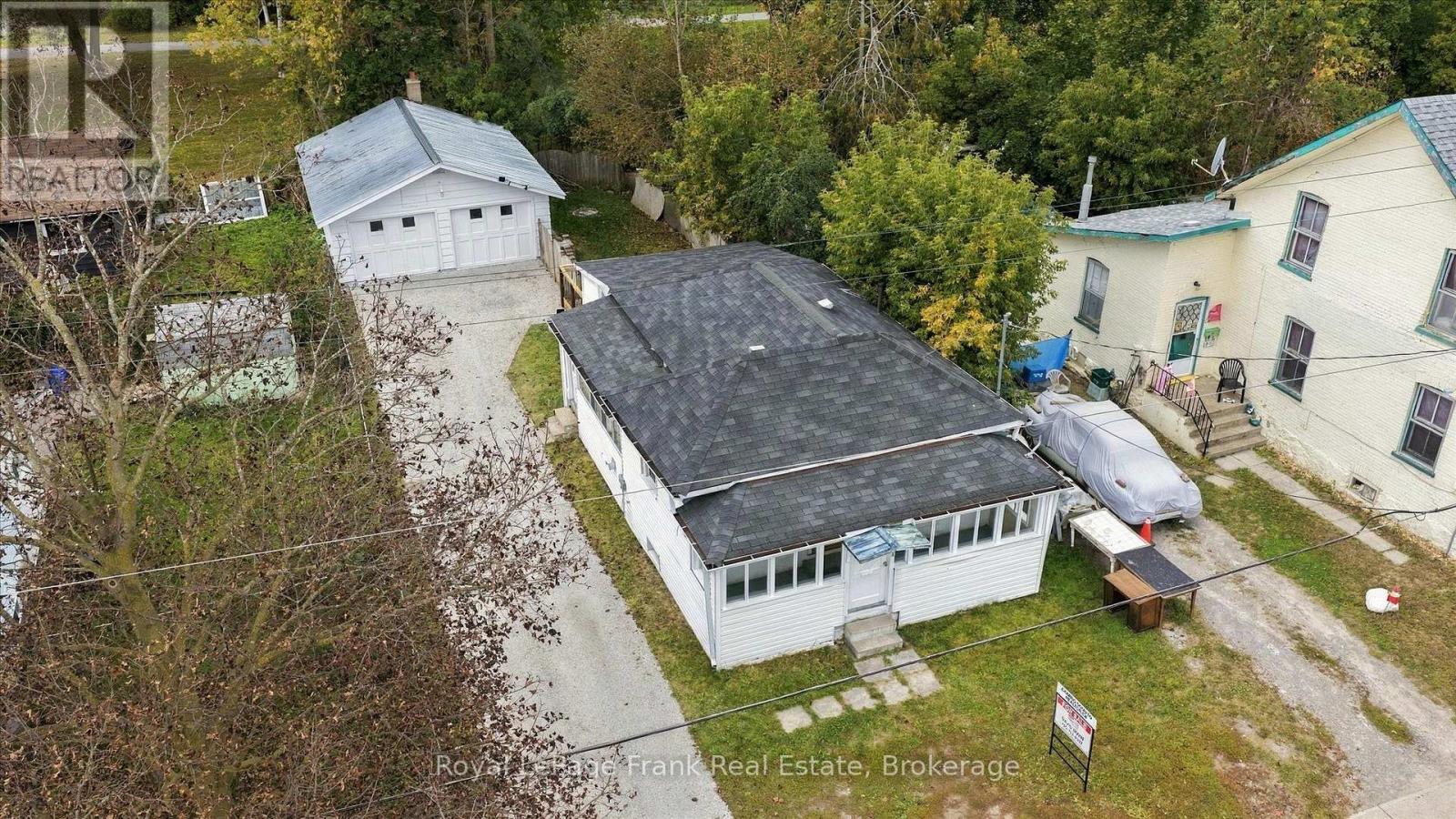 73 LINDSAY STREET N - Image 35