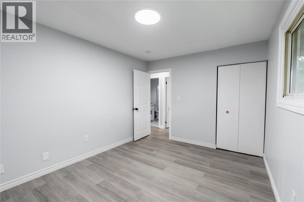1104 Overlea Crescent — photo 11