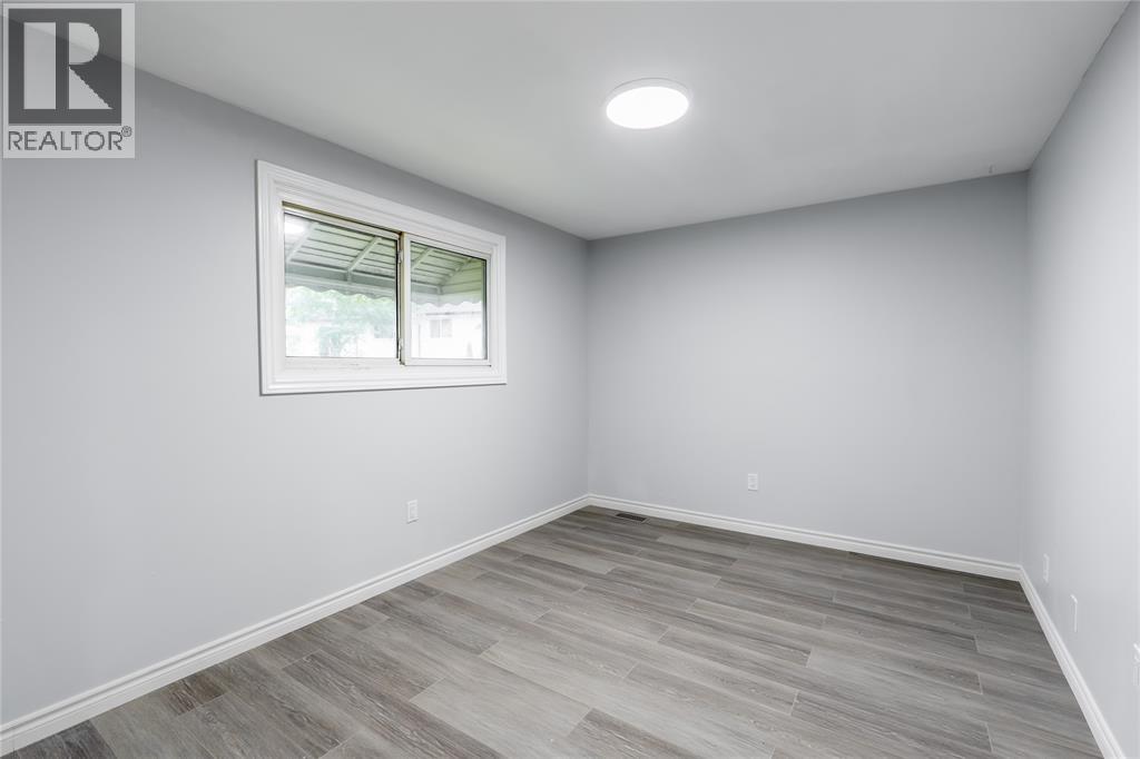 1104 Overlea Crescent — photo 12