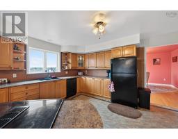 2pc Ensuite bath - 18404 Highway 7, Popes Harbour, NS B0J3H0 Photo 12