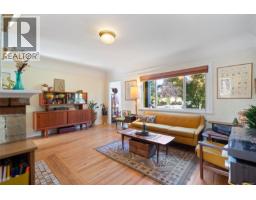 Eating area - 3015 Earl Grey St, Saanich, BC V9B1L1 Photo 6