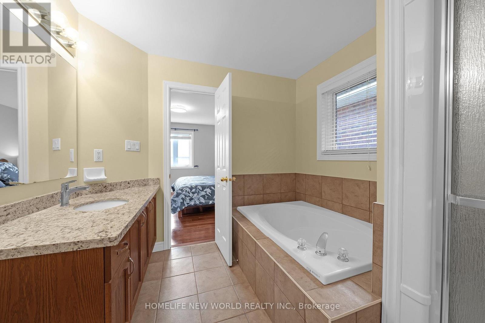 2485 BLUE HOLLY CRESCENT - 28
