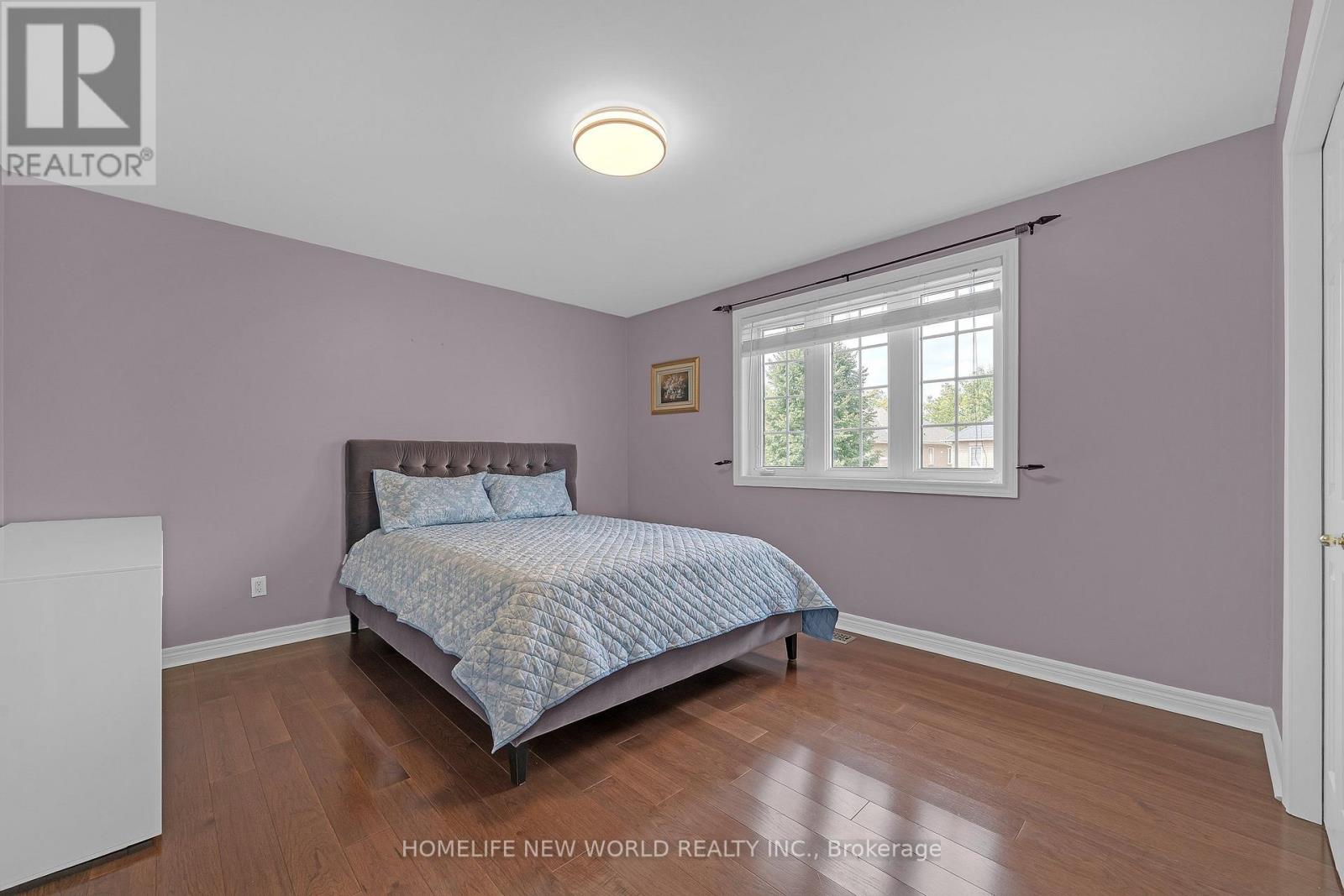 2485 BLUE HOLLY CRESCENT - 34