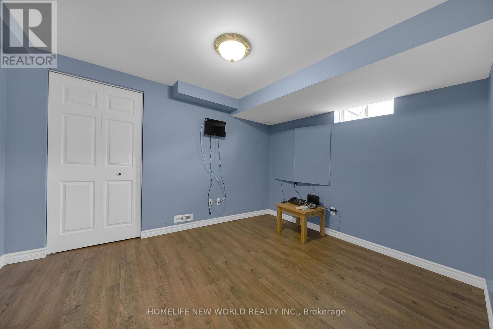 2485 BLUE HOLLY CRESCENT - 40