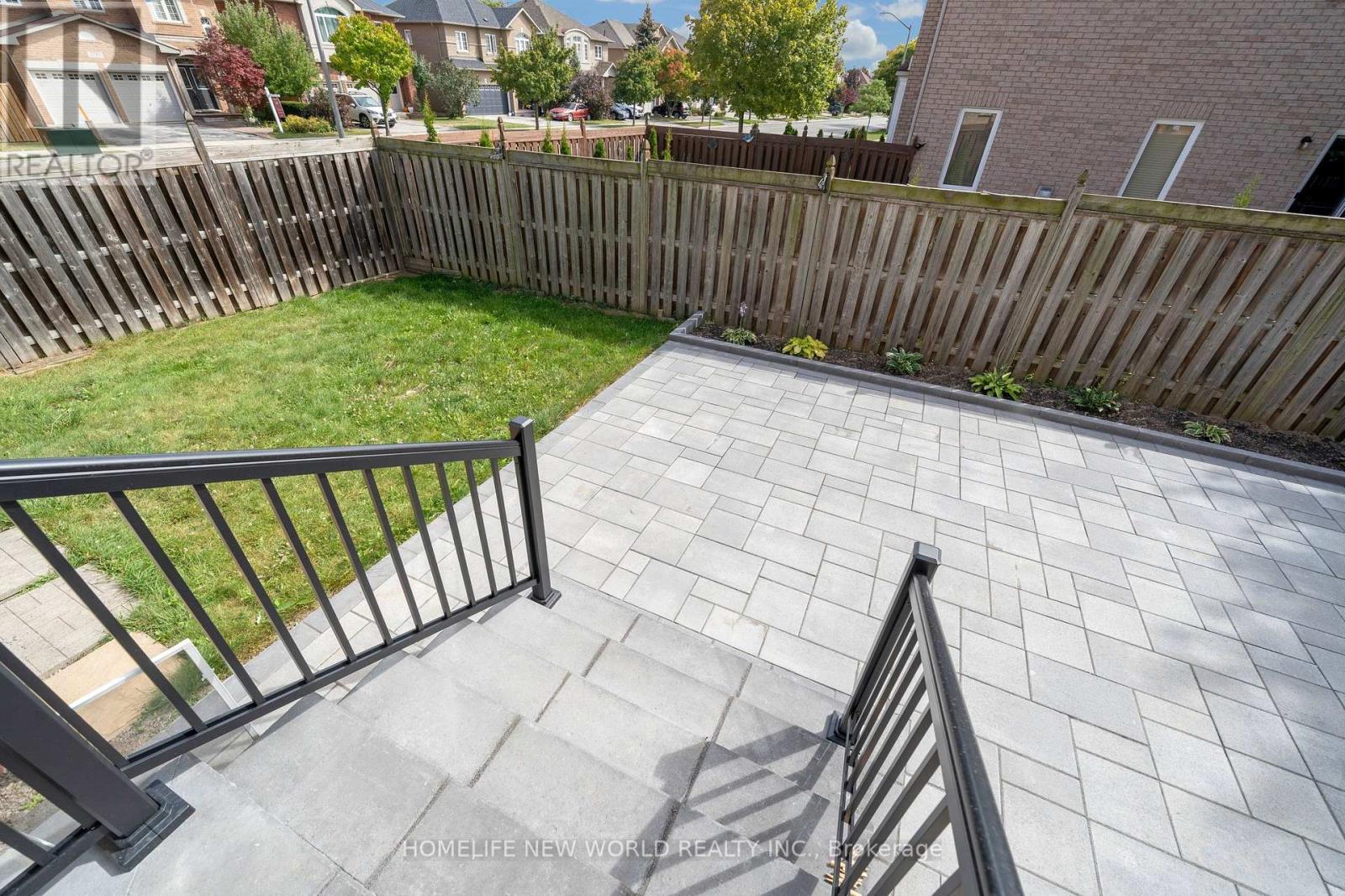 2485 BLUE HOLLY CRESCENT - 44