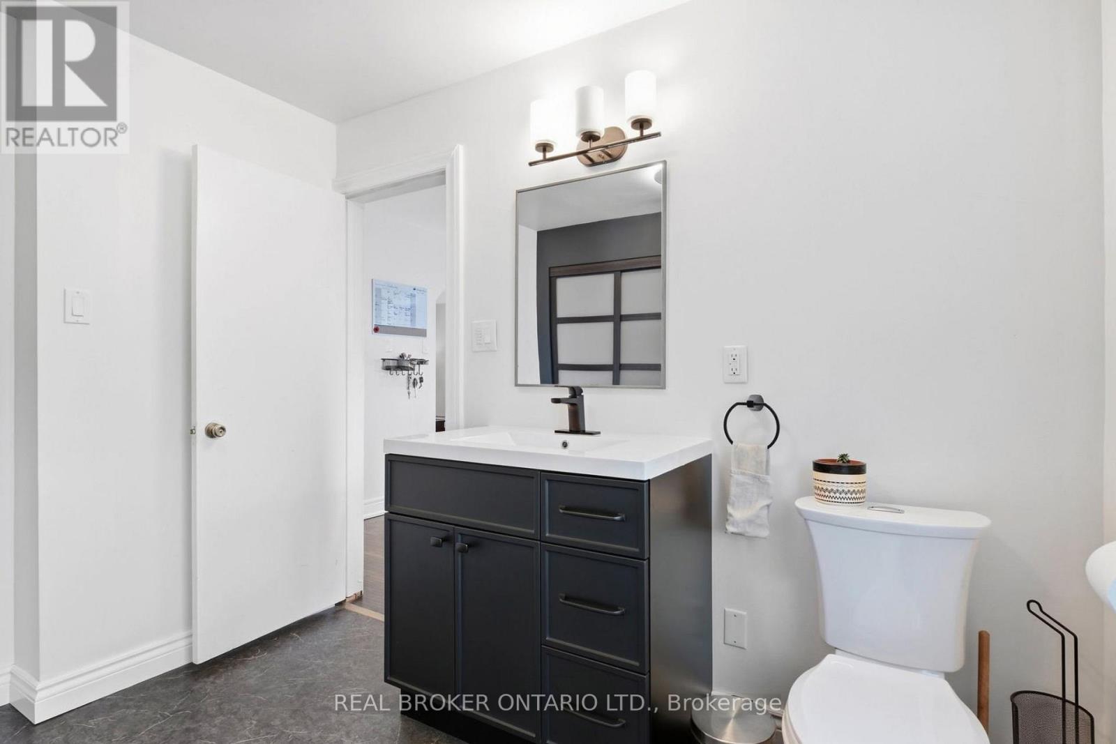 363 LAWRENCE AVENUE - Image 21