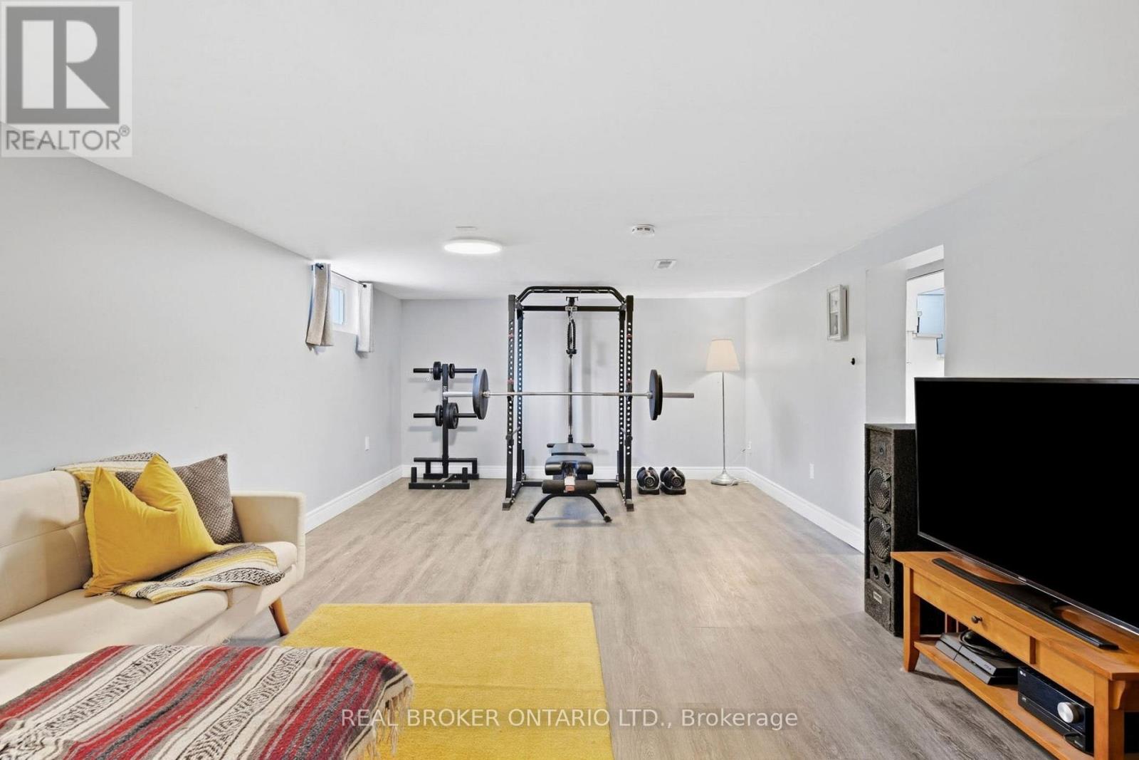 363 LAWRENCE AVENUE - 27