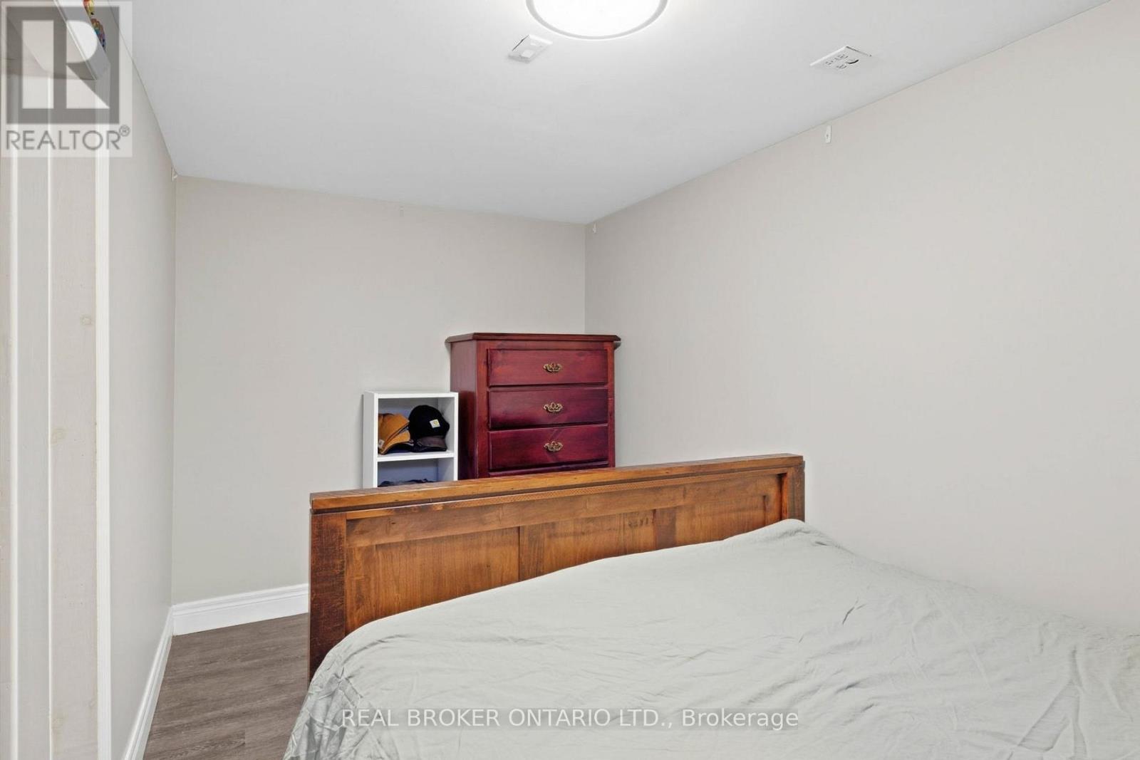 363 LAWRENCE AVENUE - Image 29