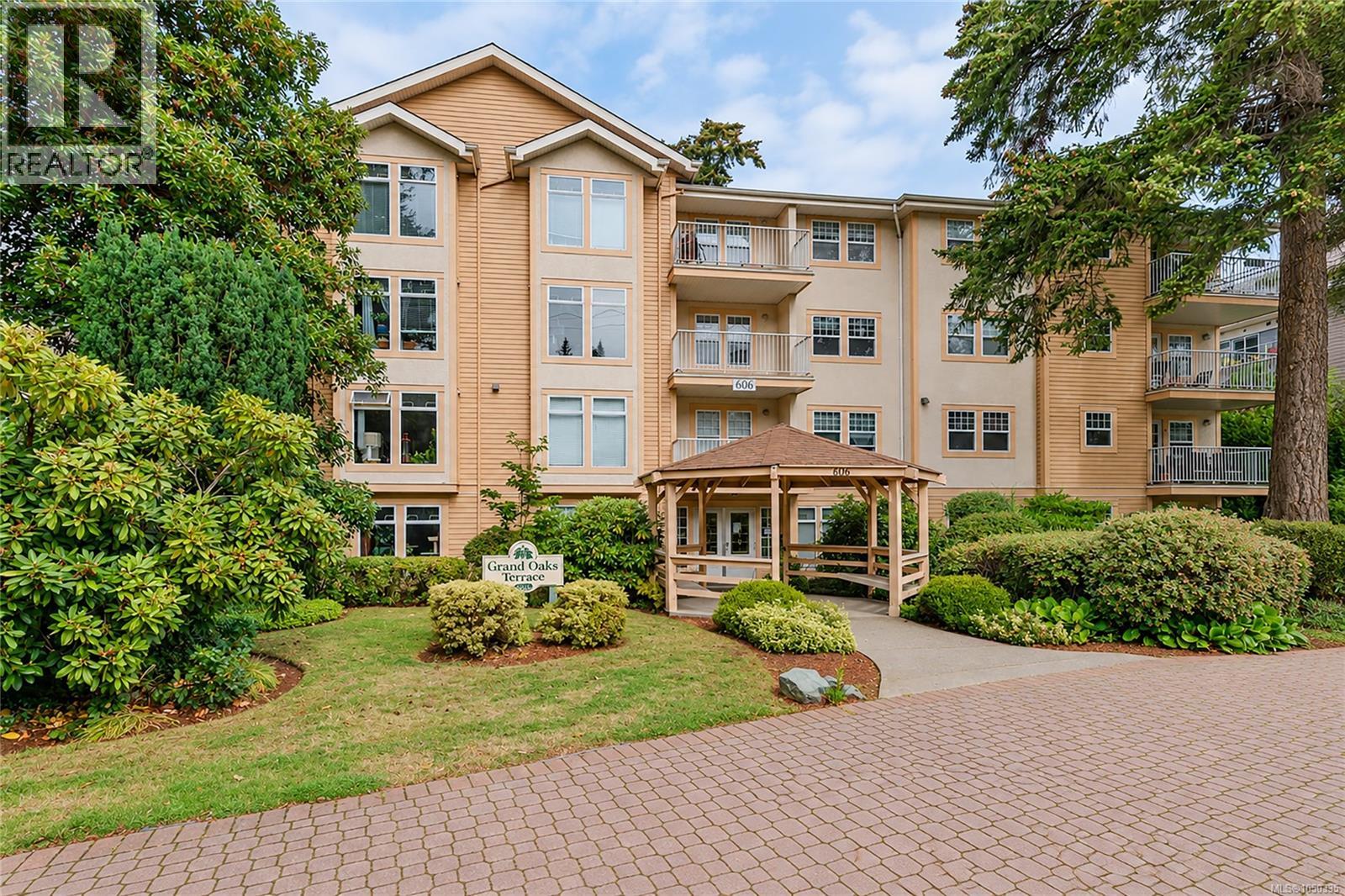 #105 606 Goldstream Ave - 1