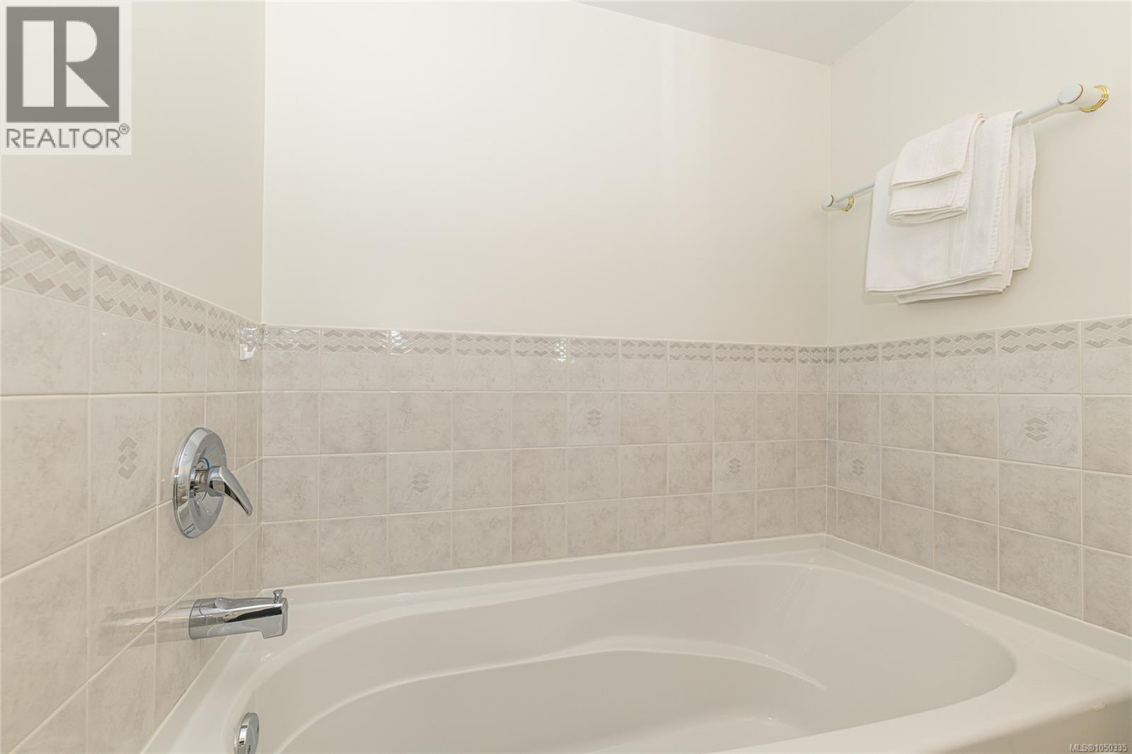 #105 606 Goldstream Ave - 15
