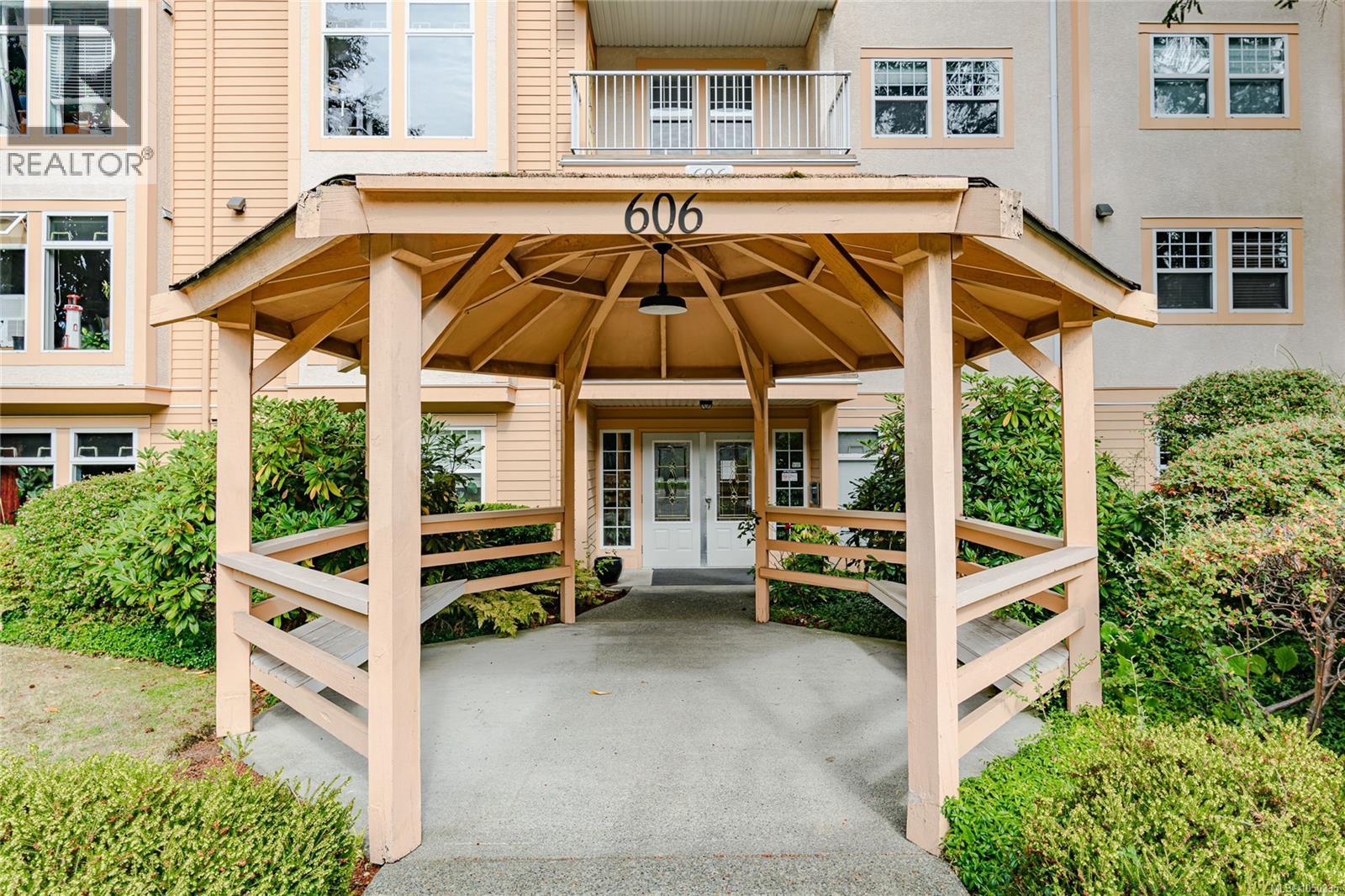 #105 606 Goldstream Ave - 2