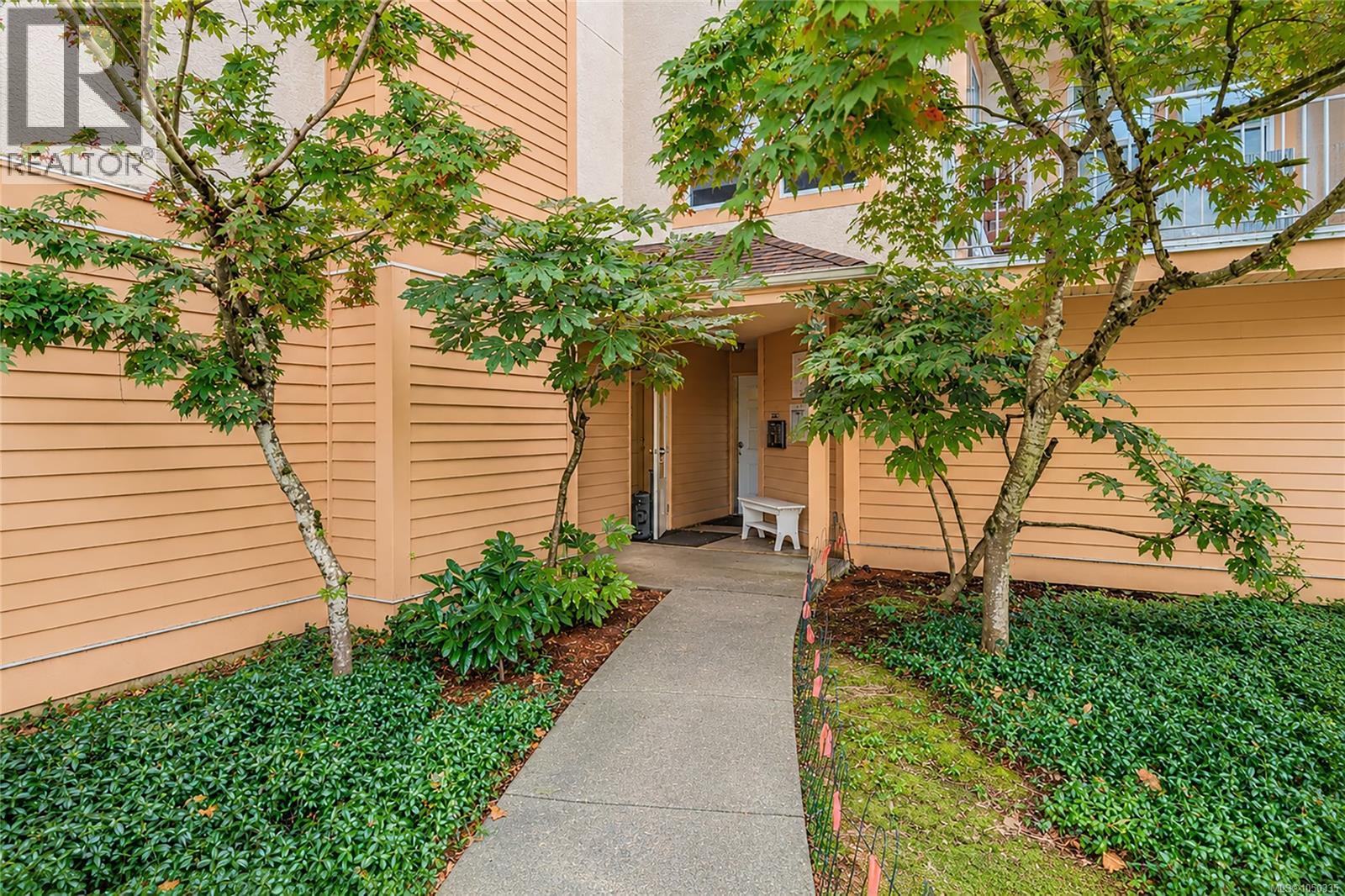 #105 606 Goldstream Ave - 30