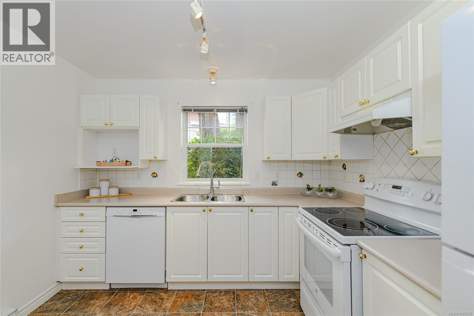 #105 606 Goldstream Ave - 4