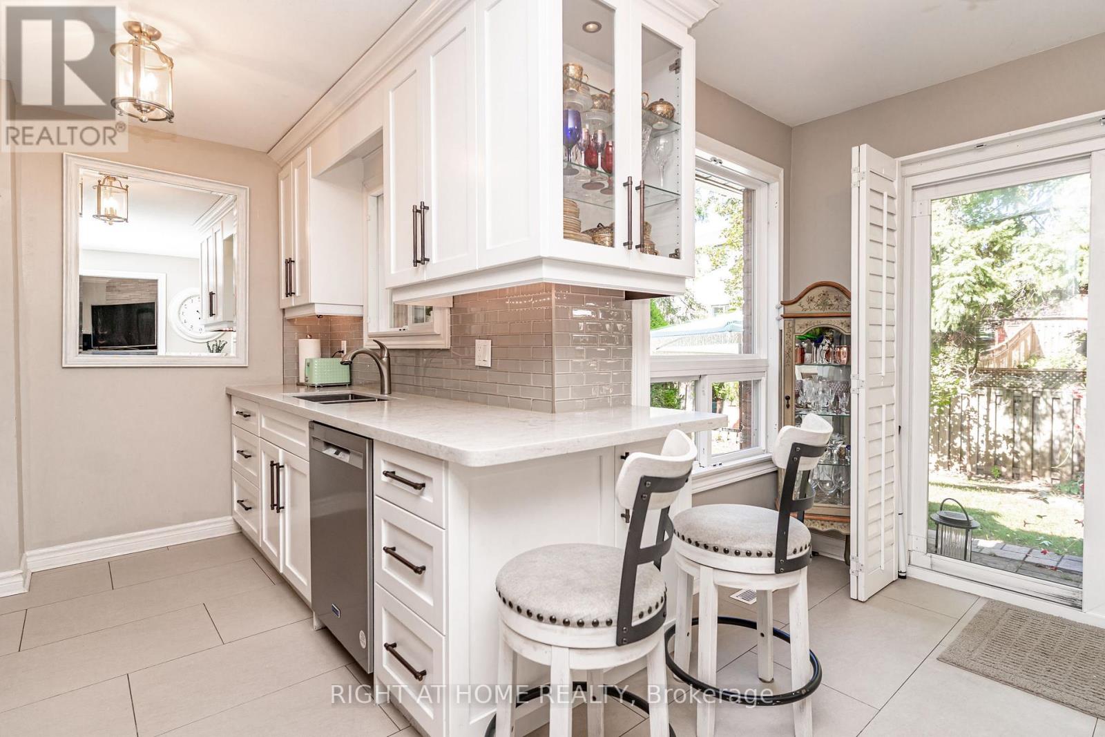 #9 2272 MOWAT AVENUE - Image 9