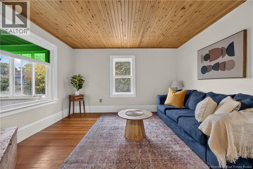 877 Barker Street - Image 11