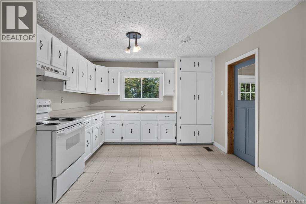 877 Barker Street - Image 16
