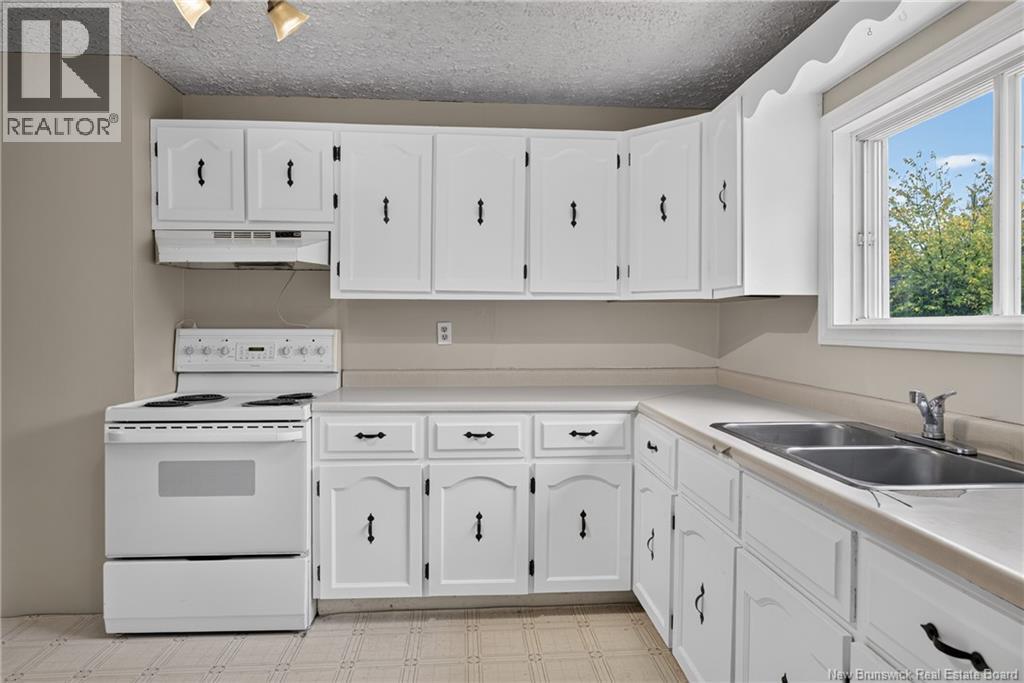 877 Barker Street - Image 17