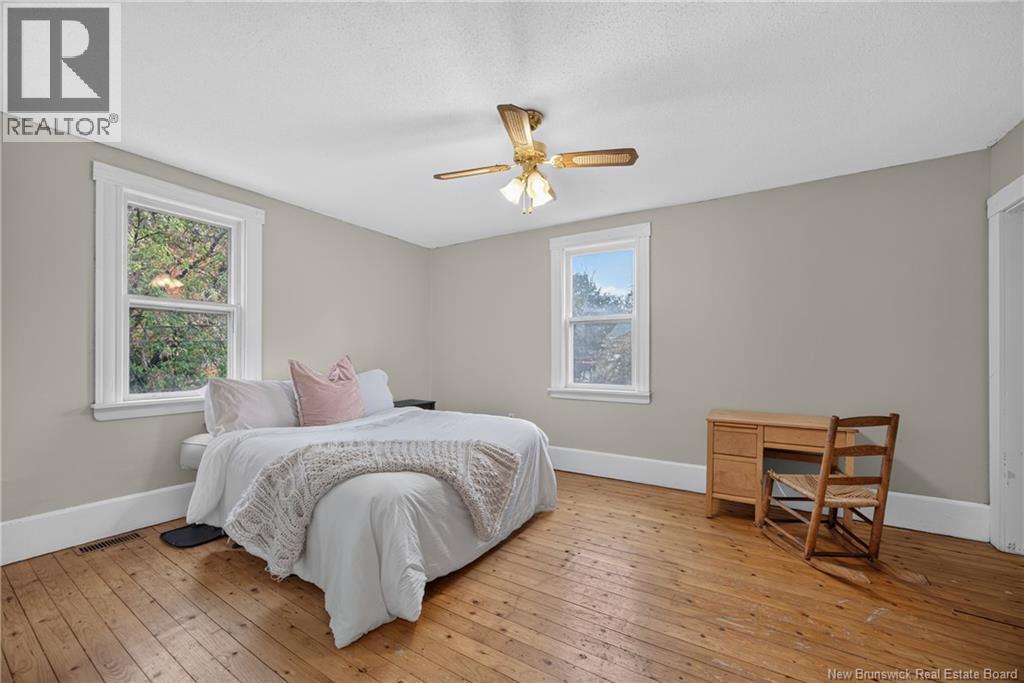 877 Barker Street - Image 22