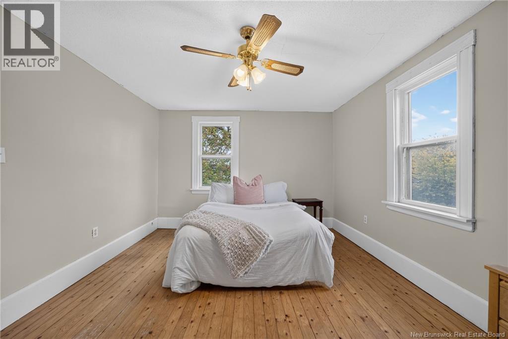 877 Barker Street - Image 23