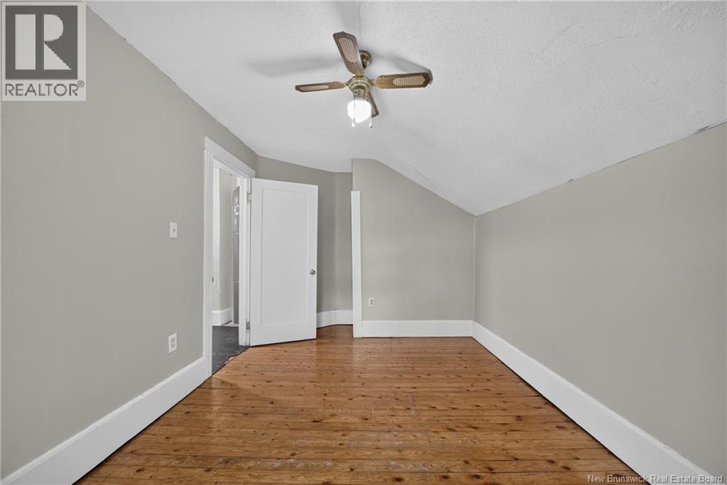 877 Barker Street - Image 28