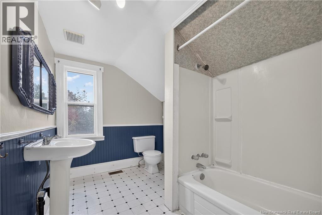 877 Barker Street - Image 29