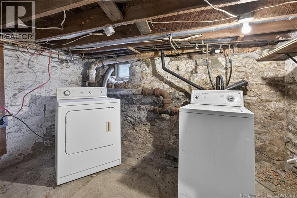 877 Barker Street - Image 31