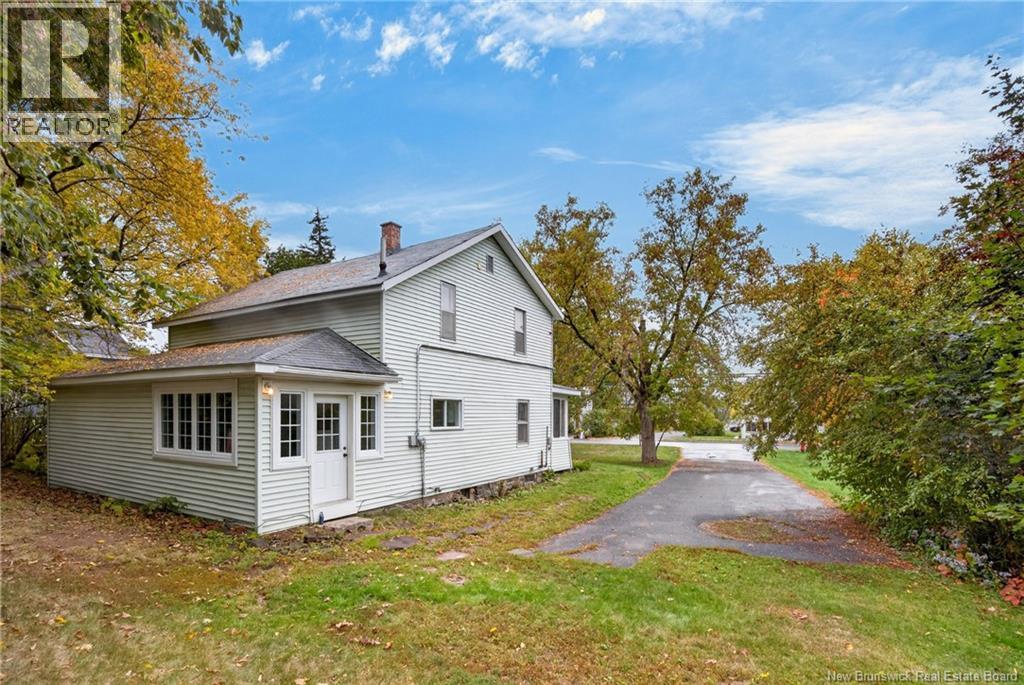 877 Barker Street - Image 33