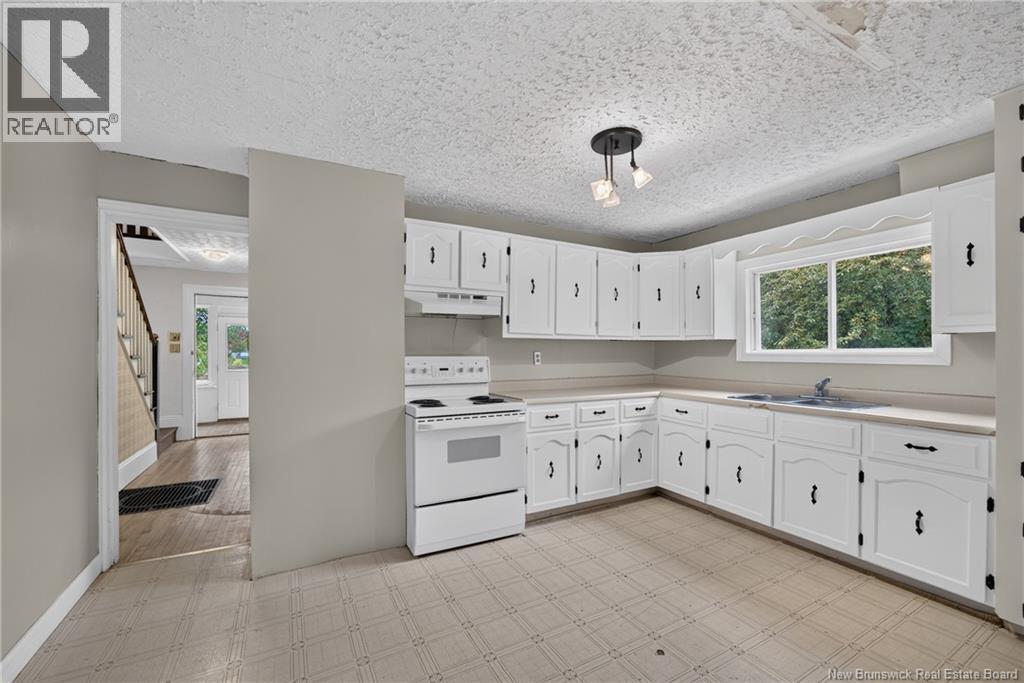 877 Barker Street - Image 4