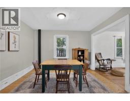 877 Barker Street, photo 3