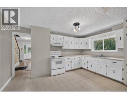 877 Barker Street, photo 4