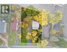 877 Barker Street, photo 5