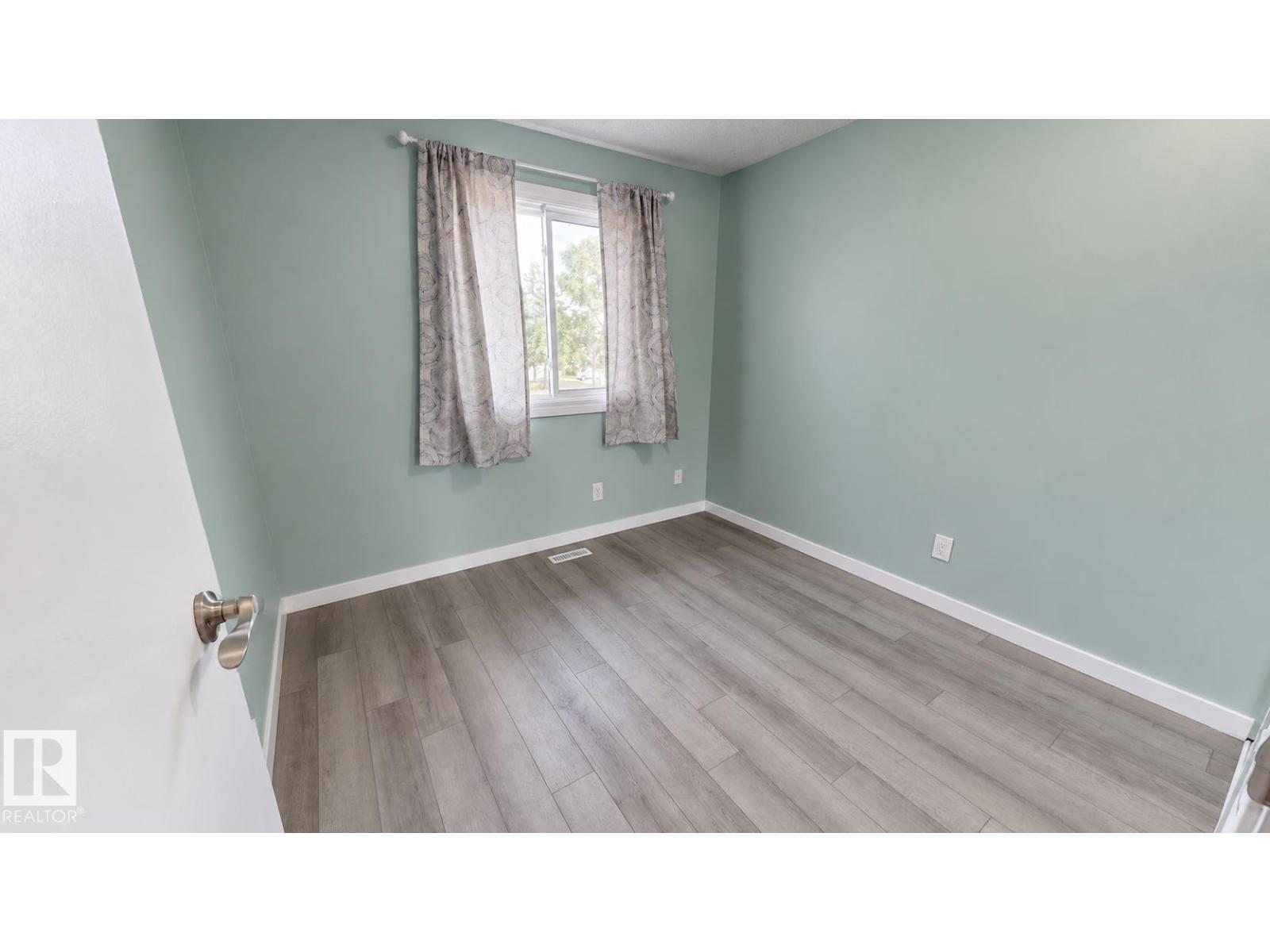 3637 30 AV NW - 14