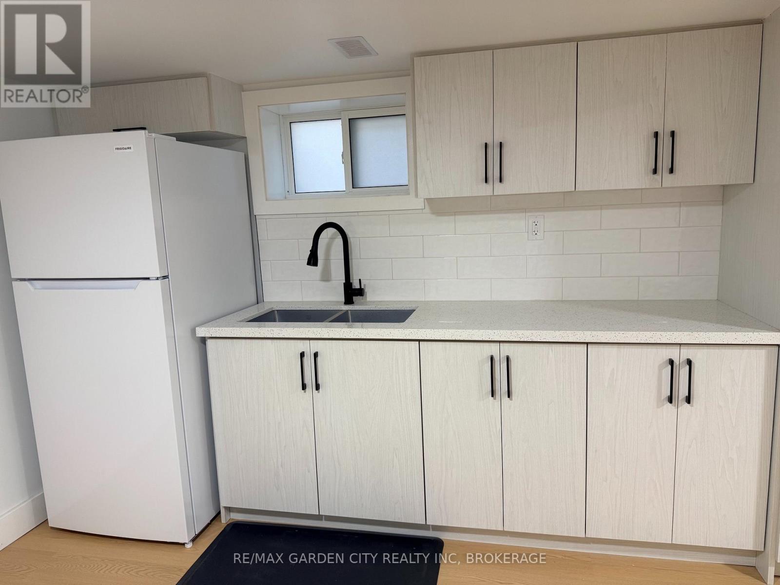 5261 Buchanan Avenue — photo 7