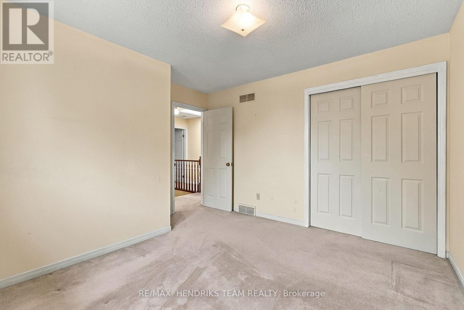 17 FARMINGTON DRIVE - Image 30
