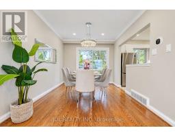 19 Sweeney Drive, Toronto, ON M4A1T1 Photo 12