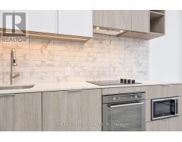 1007 - 2020 Bathurst Street, Toronto, ON M5P0A6 Photo 6
