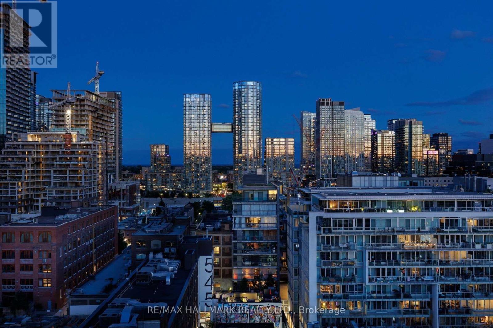 560 King Street West — photo 35