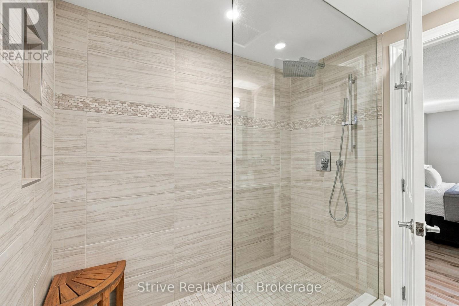 6 LENORE AVENUE - 27