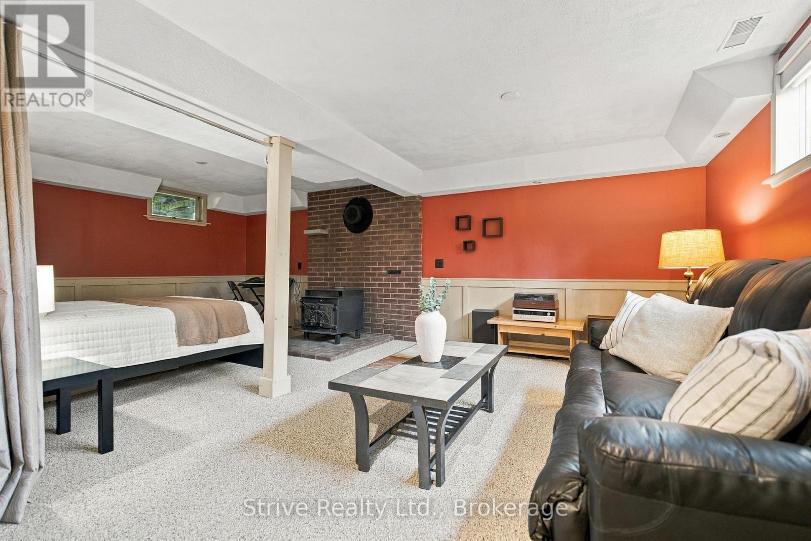 6 LENORE AVENUE - 32