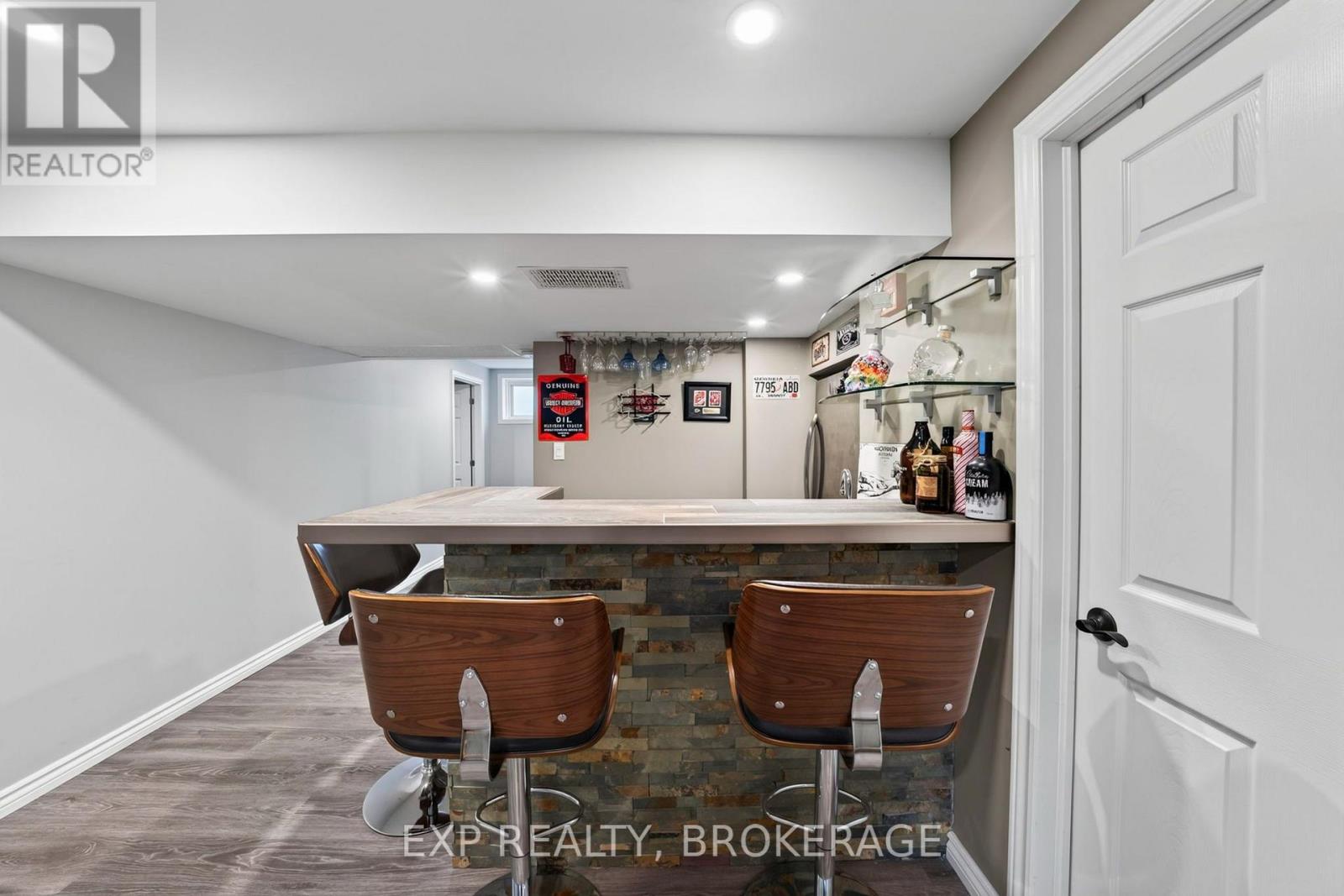 411 ABBOT STREET - 24
