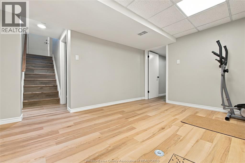4245 WYANDOTTE STREET East - 30