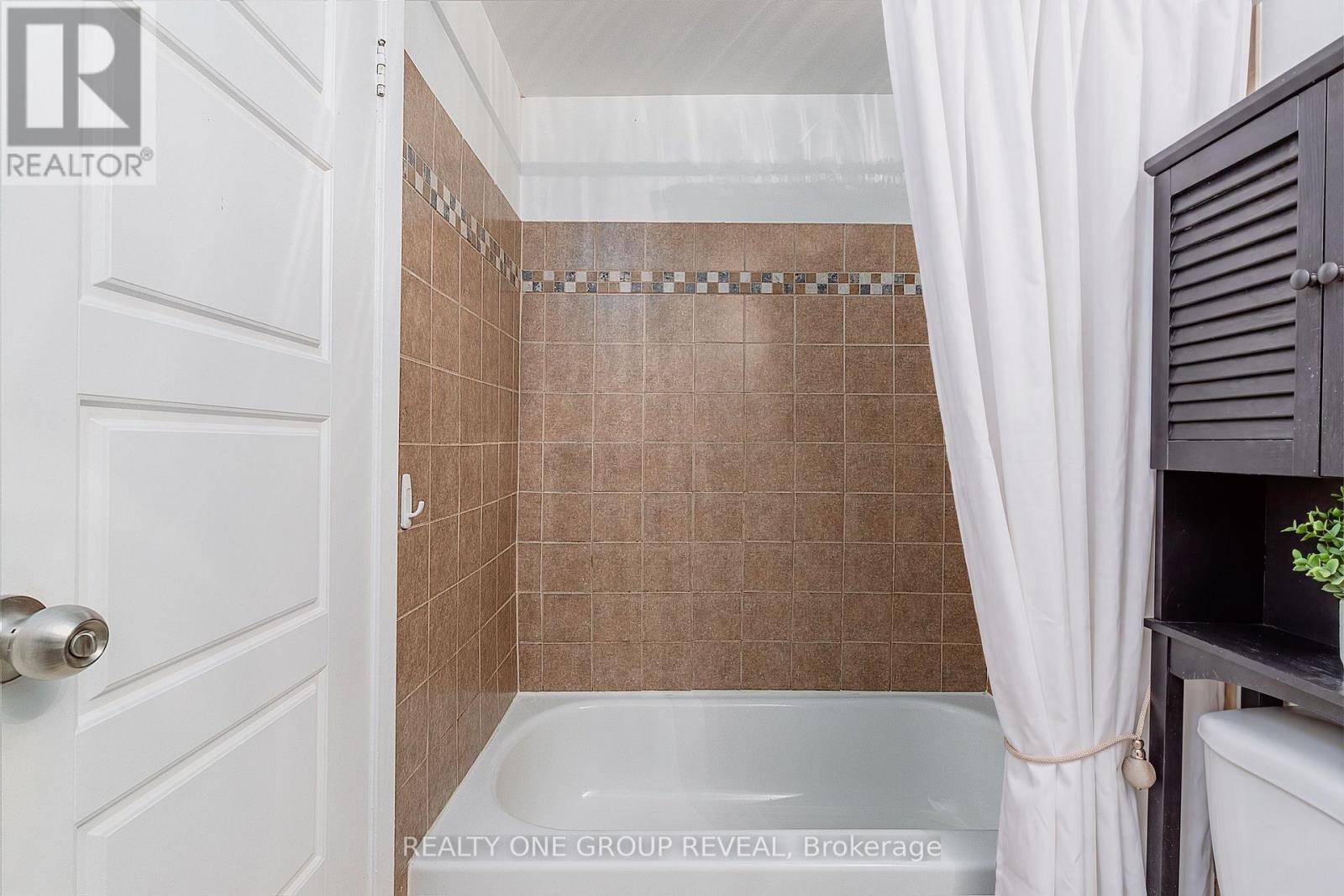 #15 222 PEARSON STREET - Image 21